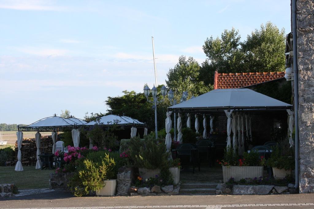 La Baie Hotel Regnéville-sur-Mer Exterior foto